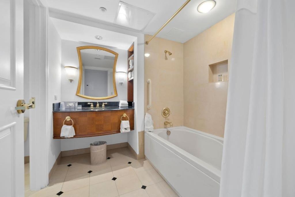 Cozysuites Showboat 1br 2ba Oceanfront Apartment
