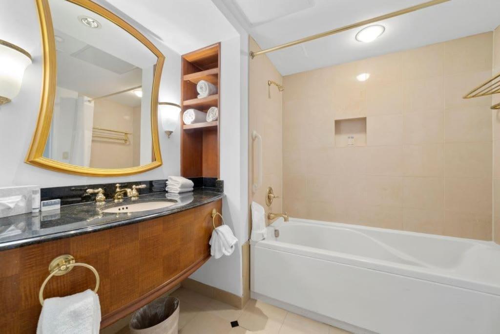 Cozysuites Showboat 1br 2ba Oceanfront Apartment *