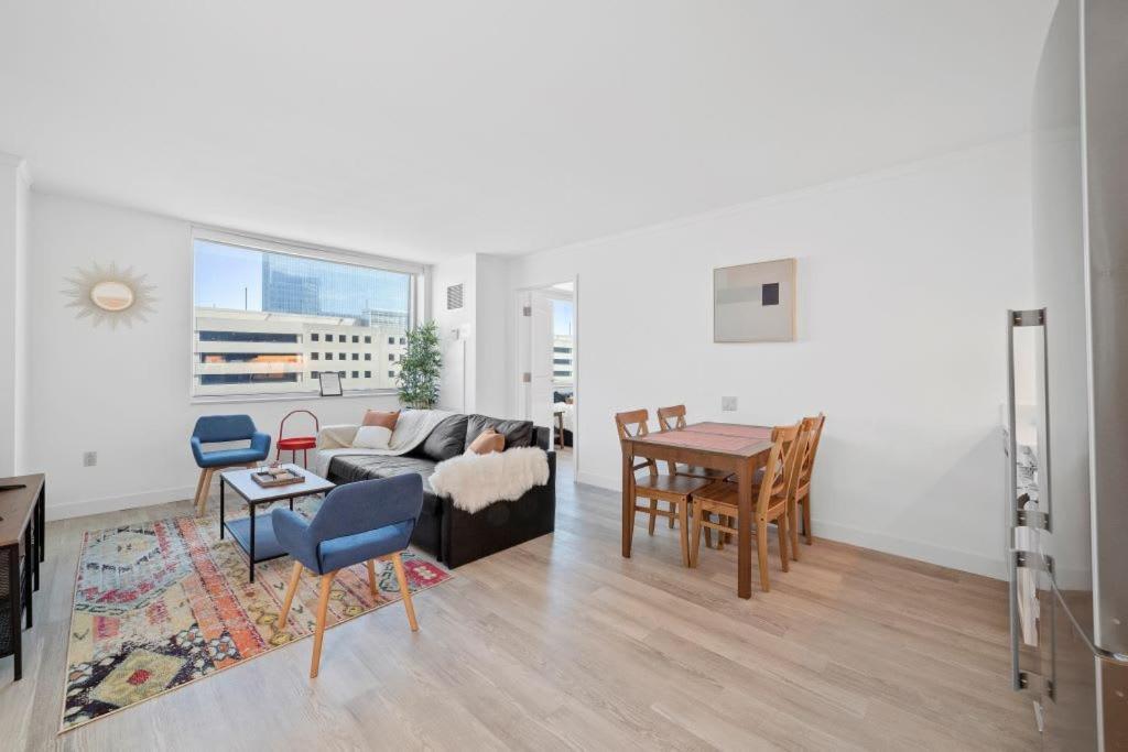 Cozysuites Showboat 1br 2ba Oceanfront Apartment